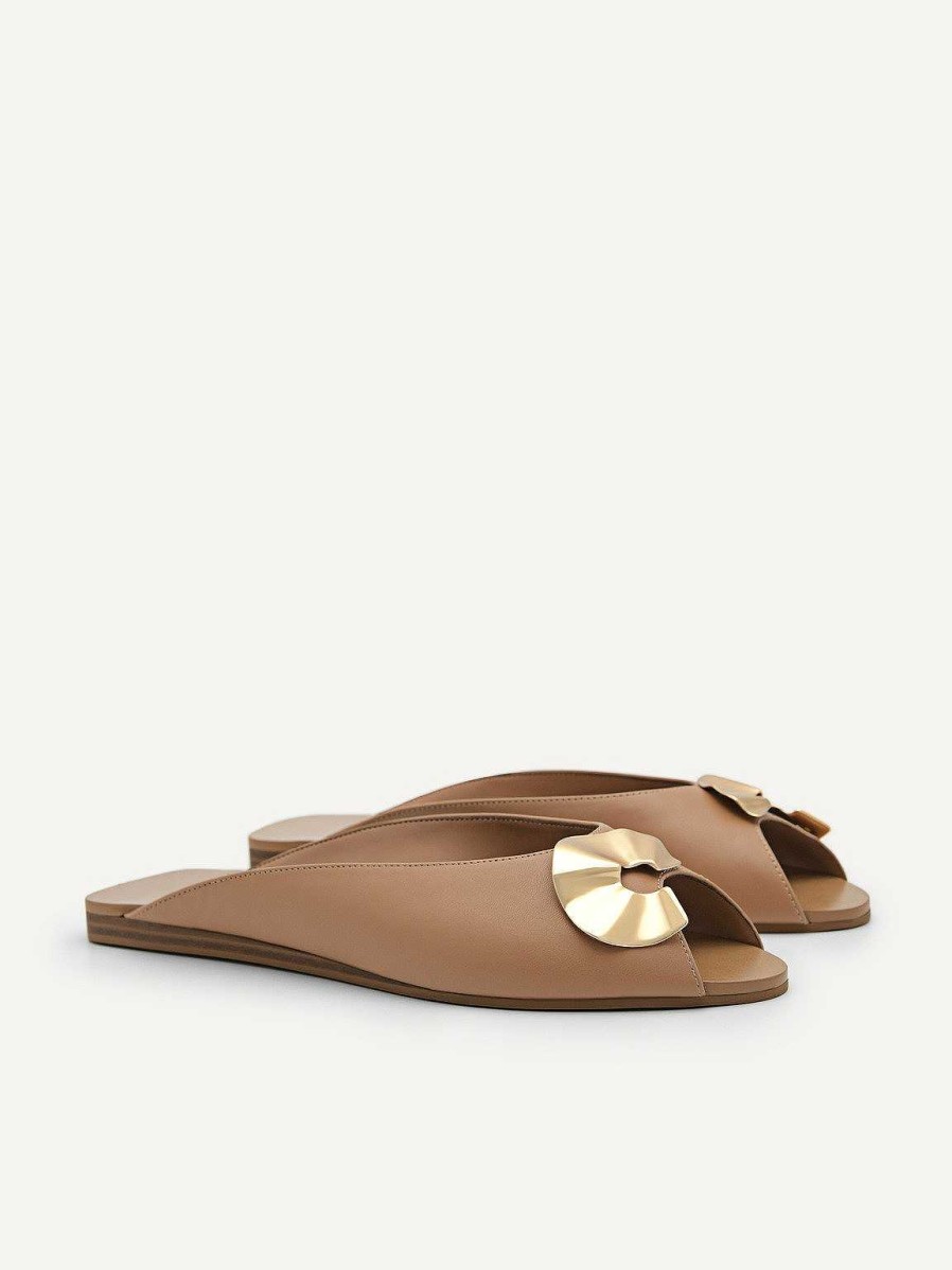 Hot Iris Flat Sandals Sandals